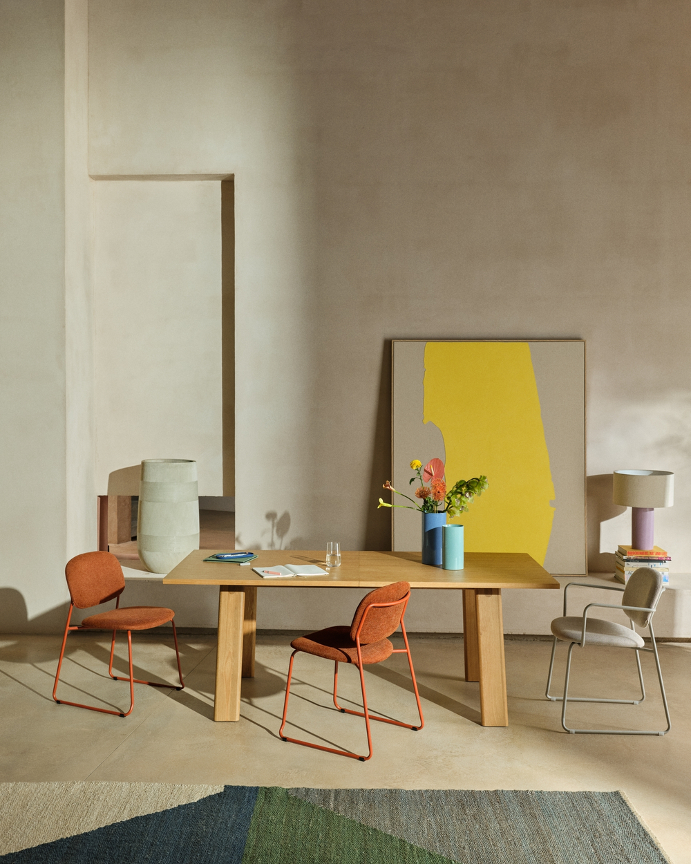 Стул Meli из бежевого шенилла с бежевой металлической структурой