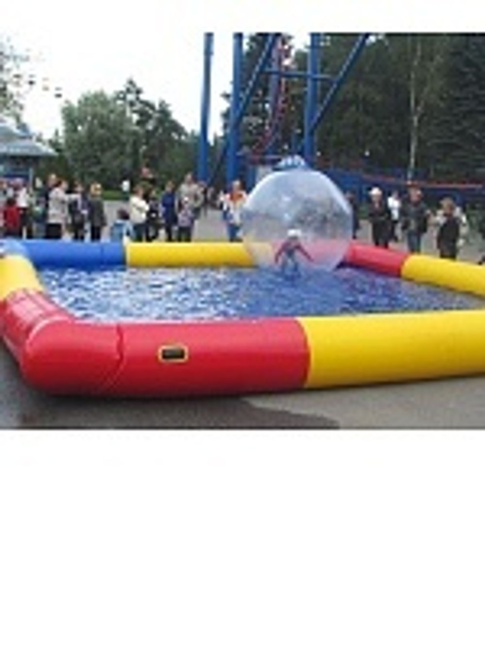 Специальные бассейны для водных аттракционов.