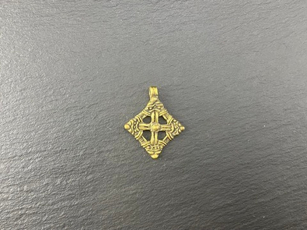 Крест. Мосгард, Хедебю 9-10 в.