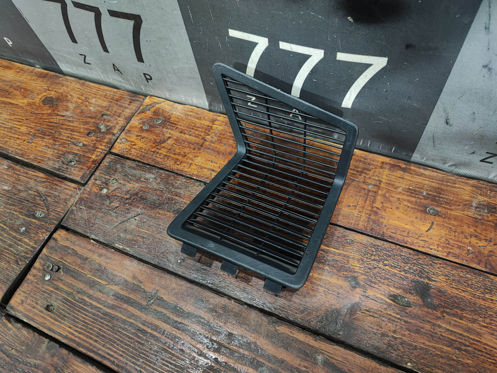 Накладка решетка багажника левая Skoda Kodiaq 16-нв Б/У Оригинал 565868151