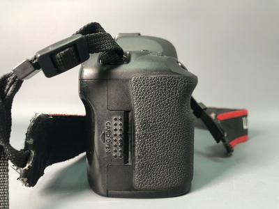 Canon 5D Mark II 429043 кадров пробега, нет экрана