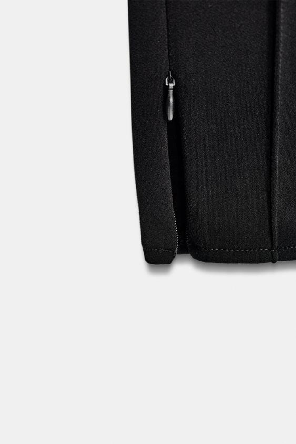 ZARA ЛЕГИНСЫ ИЗ КРЕПА С МОЛНИЕЙ, ЧЕРНЫЙ