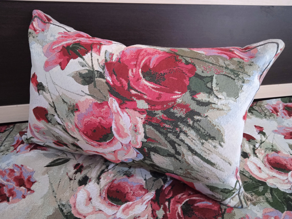 Декоративный гобеленовый чехол для интерьерной подушки Акварельные розы 37*58