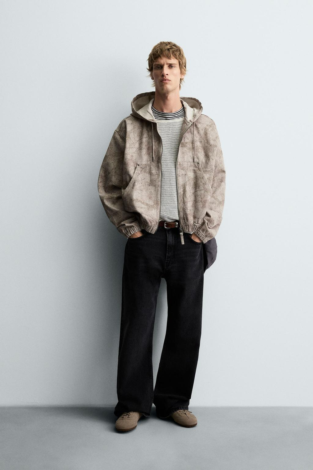 ZARA КУРТКА С КАПЮШОНОМ ИЗ ТКАНИ С ЭФФЕКТОМ ПОТЕРТОСТИ, РАЗНОЦВЕТНЫЙ