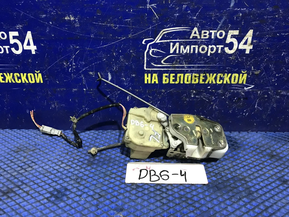 Замок двери передней левой Honda INTEGRA 1996