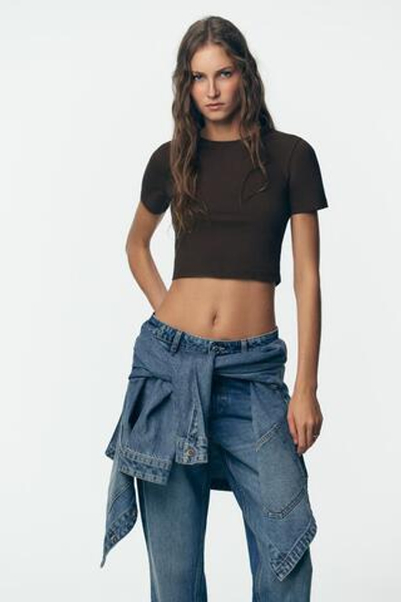 ZARA УКОРОЧЕННАЯ ФУТБОЛКА ИЗ ЭЛАСТИЧНОЙ ТКАНИ, ШОКОЛАДНЫЙ