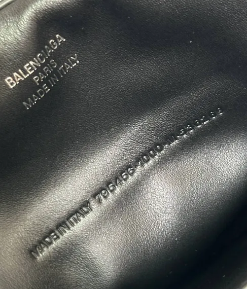 BALENCIAGA RODEO HANDBAG с крокодиловым тиснением, черная