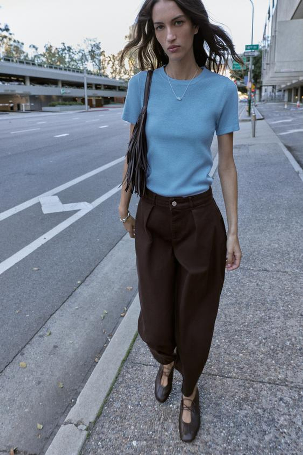 ZARA БРЮКИ BALLOON С ЗАЩИПАМИ, КОРИЧНЕВЫЙ