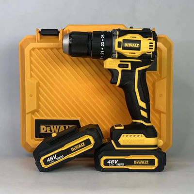 DeWalt Шуруповерт аккумуляторный бесщеточный с набором бит 80Nm, 48В, 2 АКБ