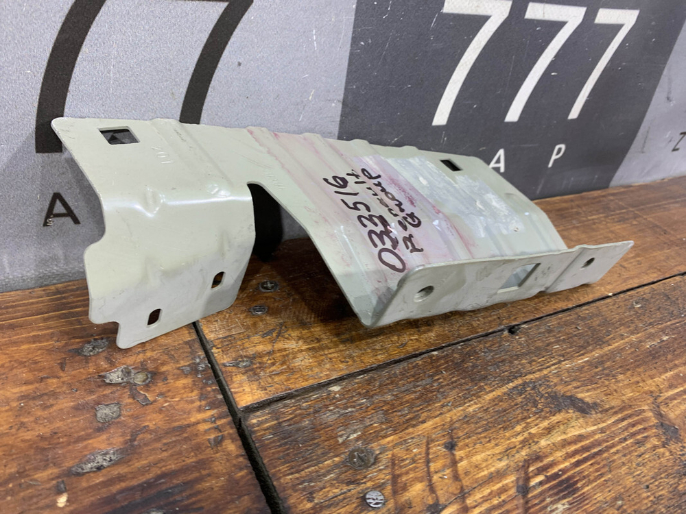 Кронштейн крыла правого Renault Kaptur 16-22 Б/У Оригинал 631462198R