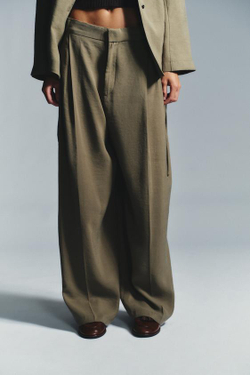 ZARA БРЮКИ С ДВУМЯ СКЛАДКАМИ И КЛАПАНАМИ, ТЕМНЫЙ ХАКИ