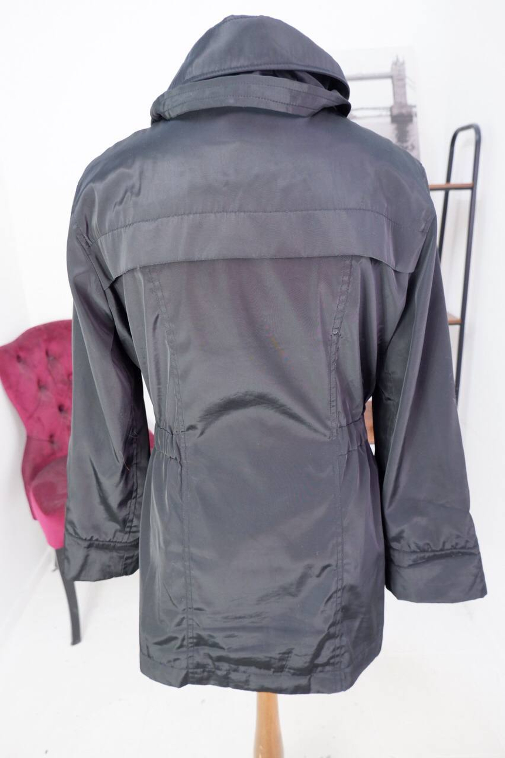 Куртка Zarina тонкая, визуально на 44 размер