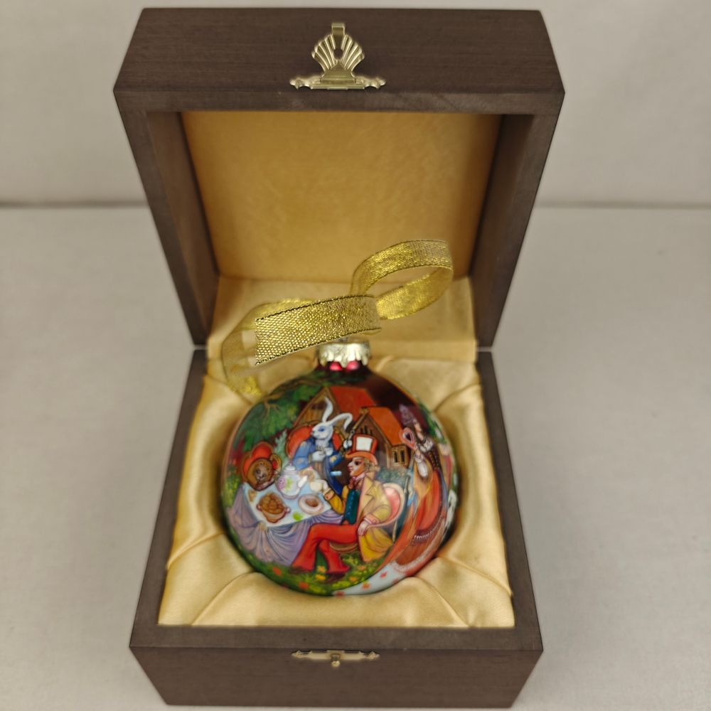Шар новогодний с круговой росписью Палех "Алиса в стране чудес-4" в футляре