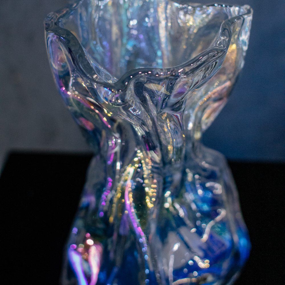 17. Прозрачная ваза с эффектом мятой бумаги