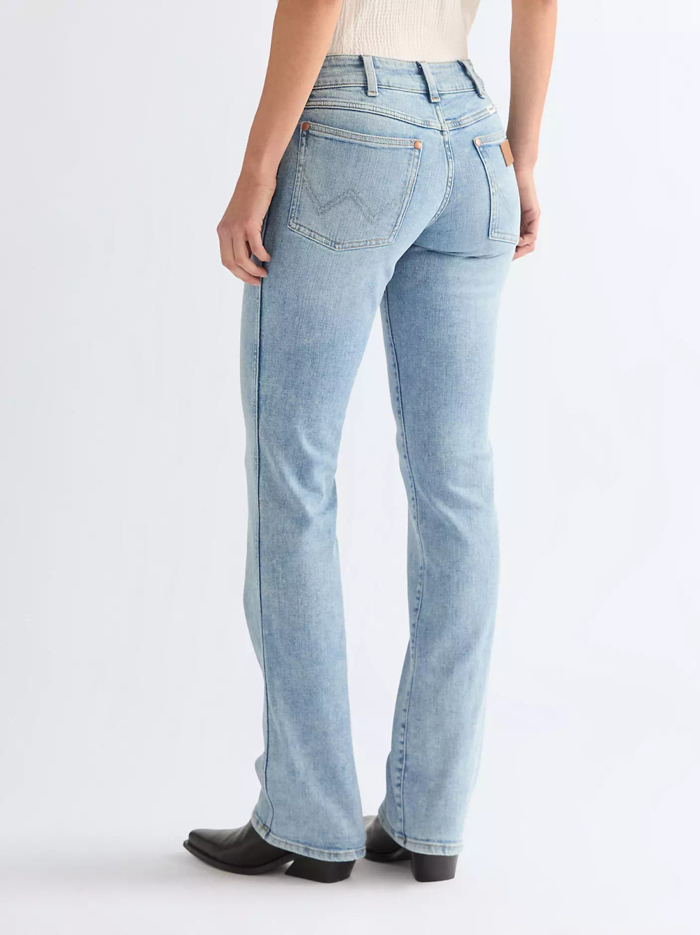 Джинсы женские WRANGLER LOW RISE BOLD BOOT SOUTHEAST