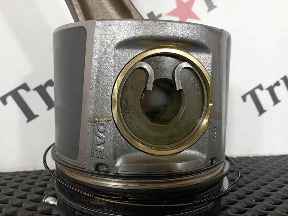 Поршень с шатуном