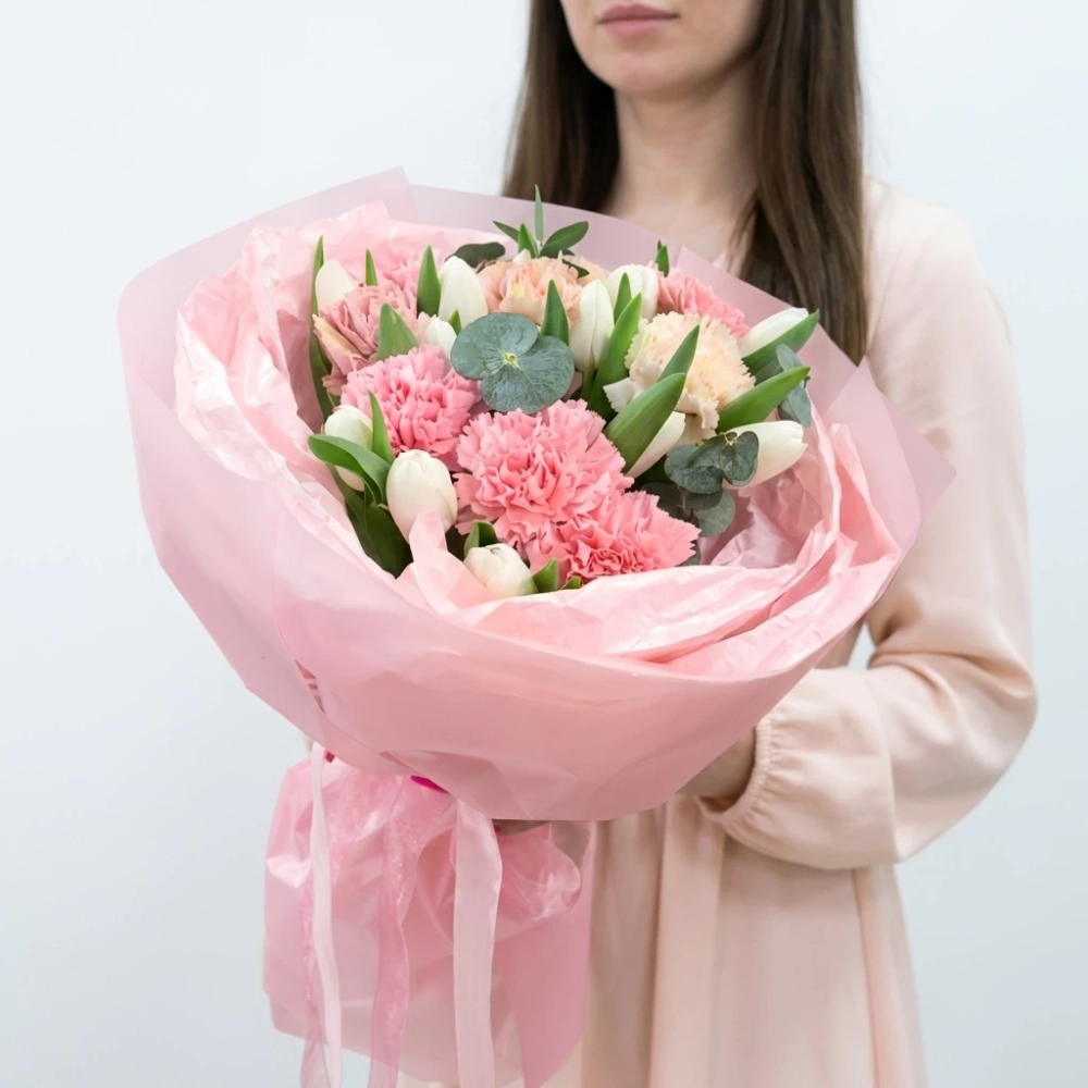 Букет Акварель с тюльпанами и диантусом вид ближе.