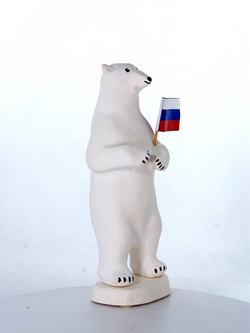 Фарфоровая статуэтка Белый медведь на льдине с флажком