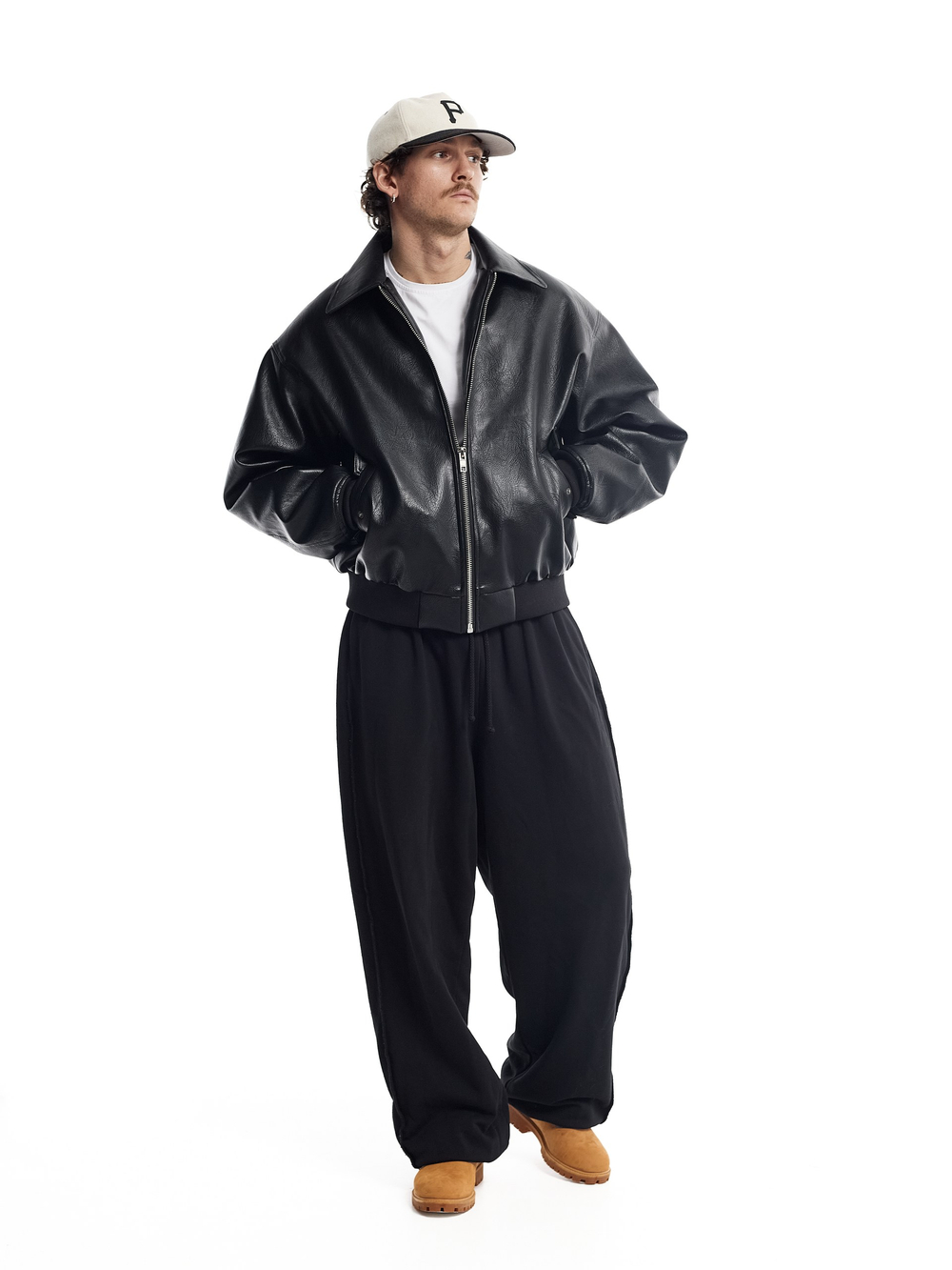 Кожаный Бомбер в черном цвете