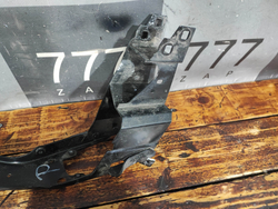 Кронштейн радиатора правый MINI Hatch (F55/F56)  Б/У Оригинал 51647307874