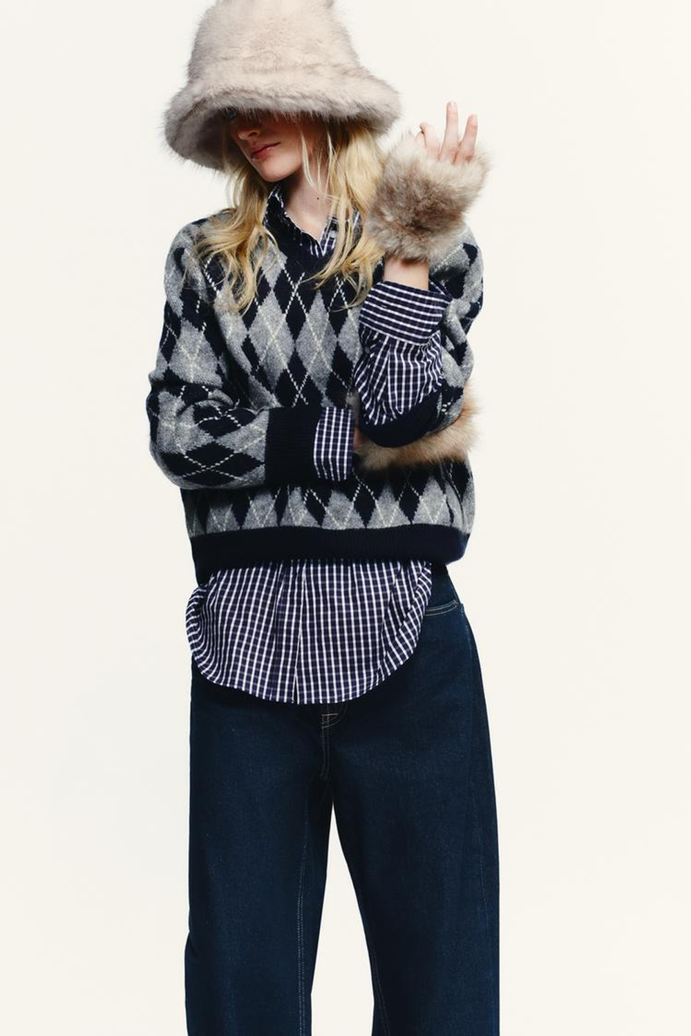 ZARA КОРОТКИЕ МИТЕНКИ ИЗ ИСКУССТВЕННОГО МЕХА, ЭКРЮ