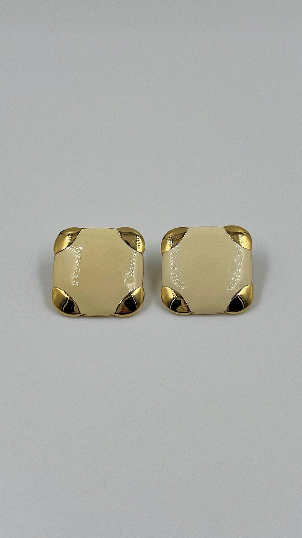 Серьги с кремовой эмалью Monet