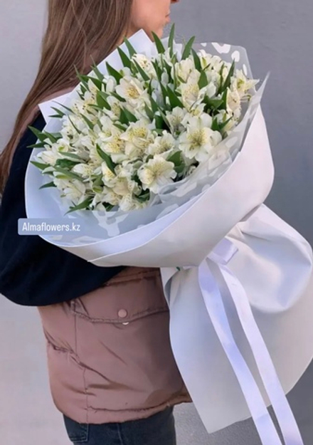 Букет из альстромерии "White In Surprise"