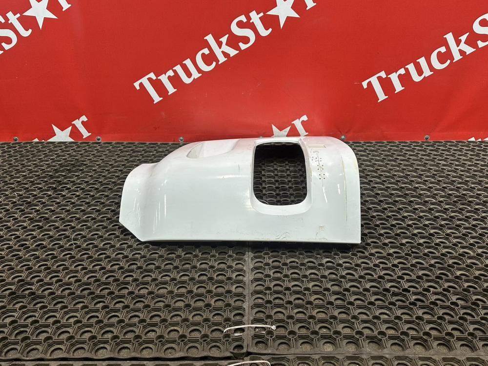 Облицовка фары правой