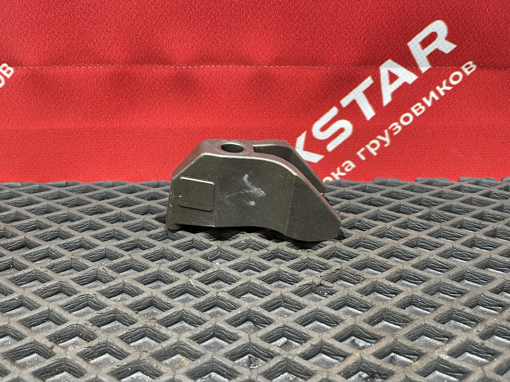 Кронштейн форсунки топливной.