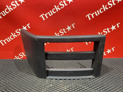 Накладка торпедо левая 2023г