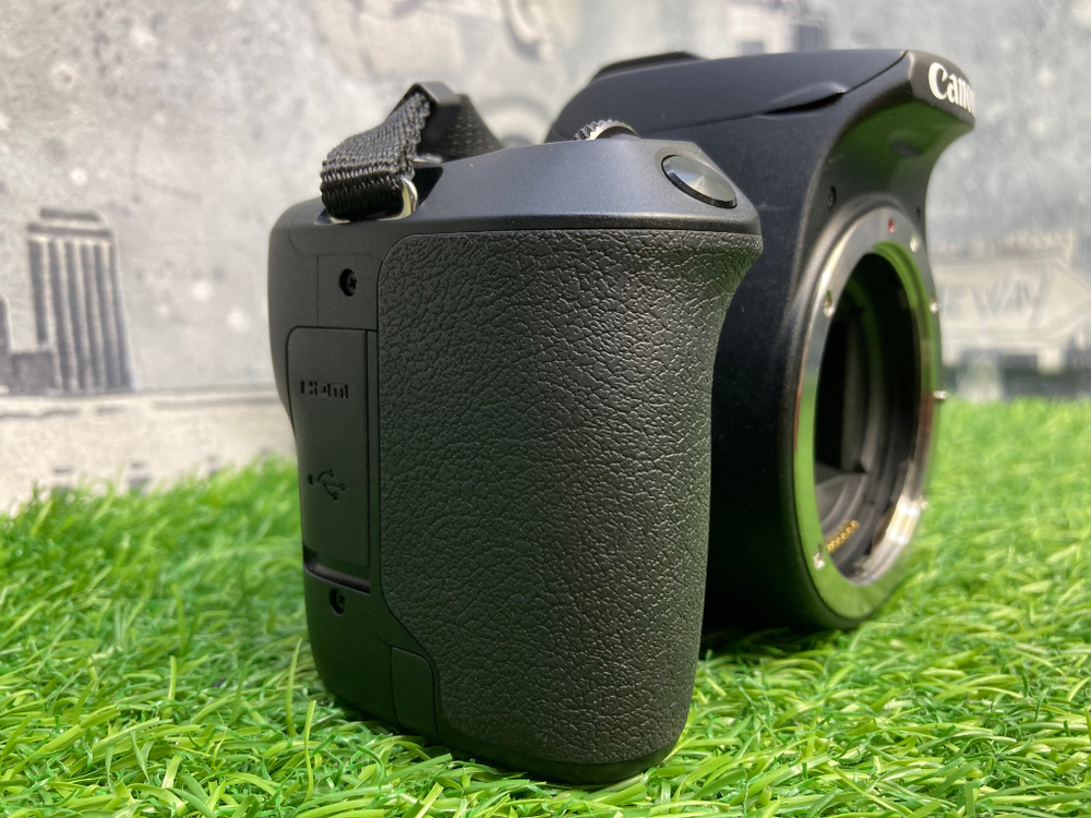 Canon 250D Kit 18-55mm STM Покупка/Продажа