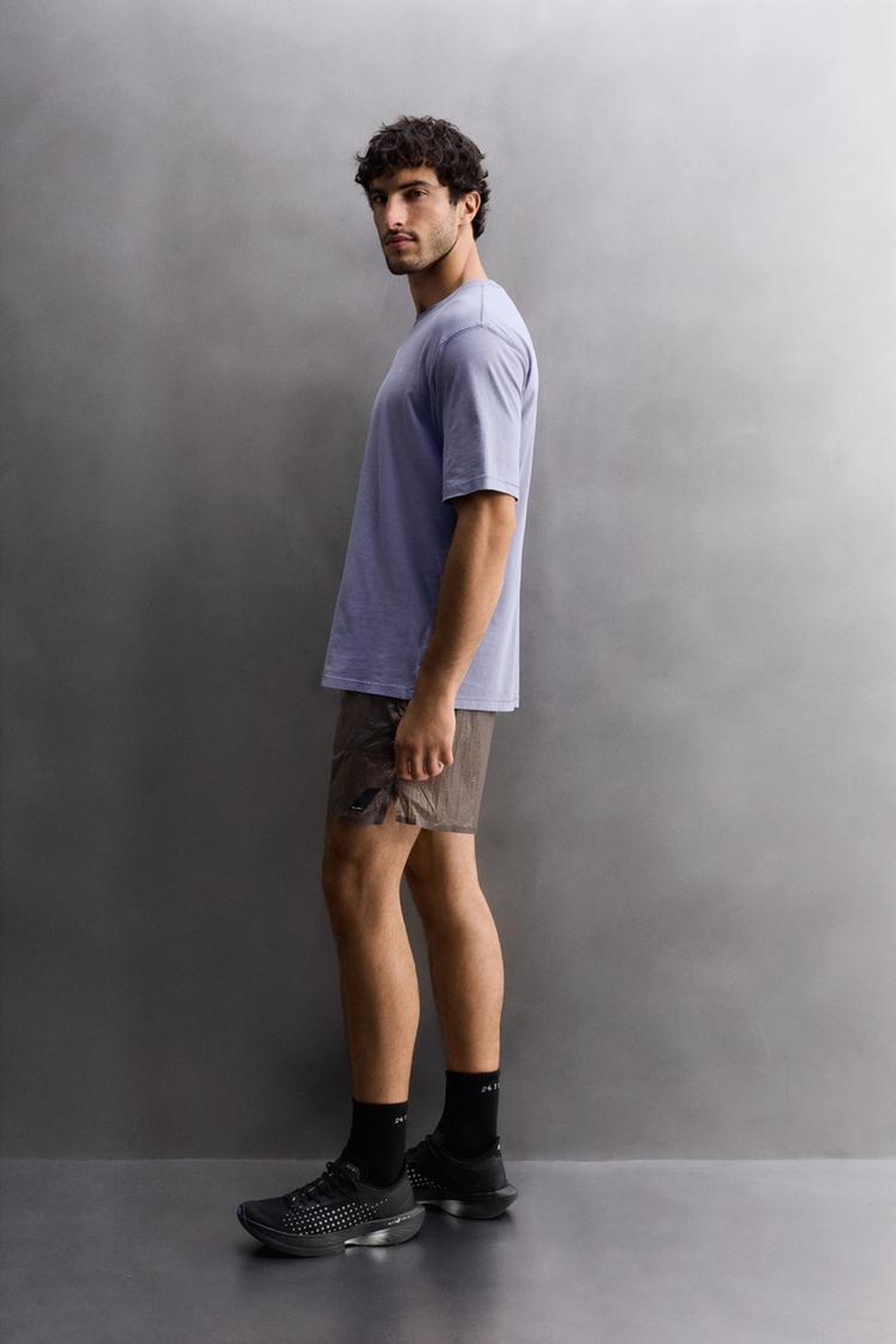 ZARA ФУТБОЛКА С ГРАФИЧЕСКИМ ПРИНТОМ, ЛИЛОВЫЙ