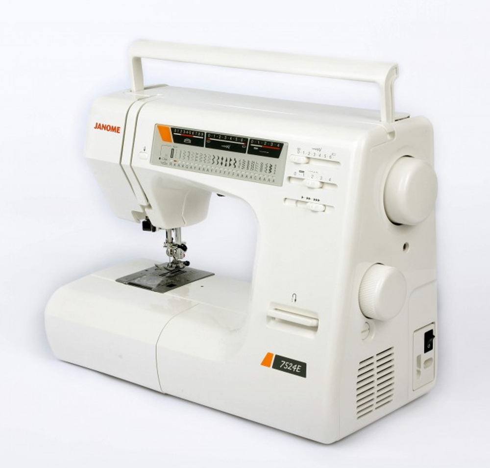 Швейная машина Janome 7524E