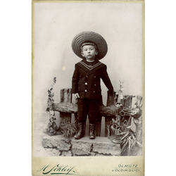 Серия студийных фотопортретов. Австро-Венгерская Империя. Конец XIX – начало XX века.