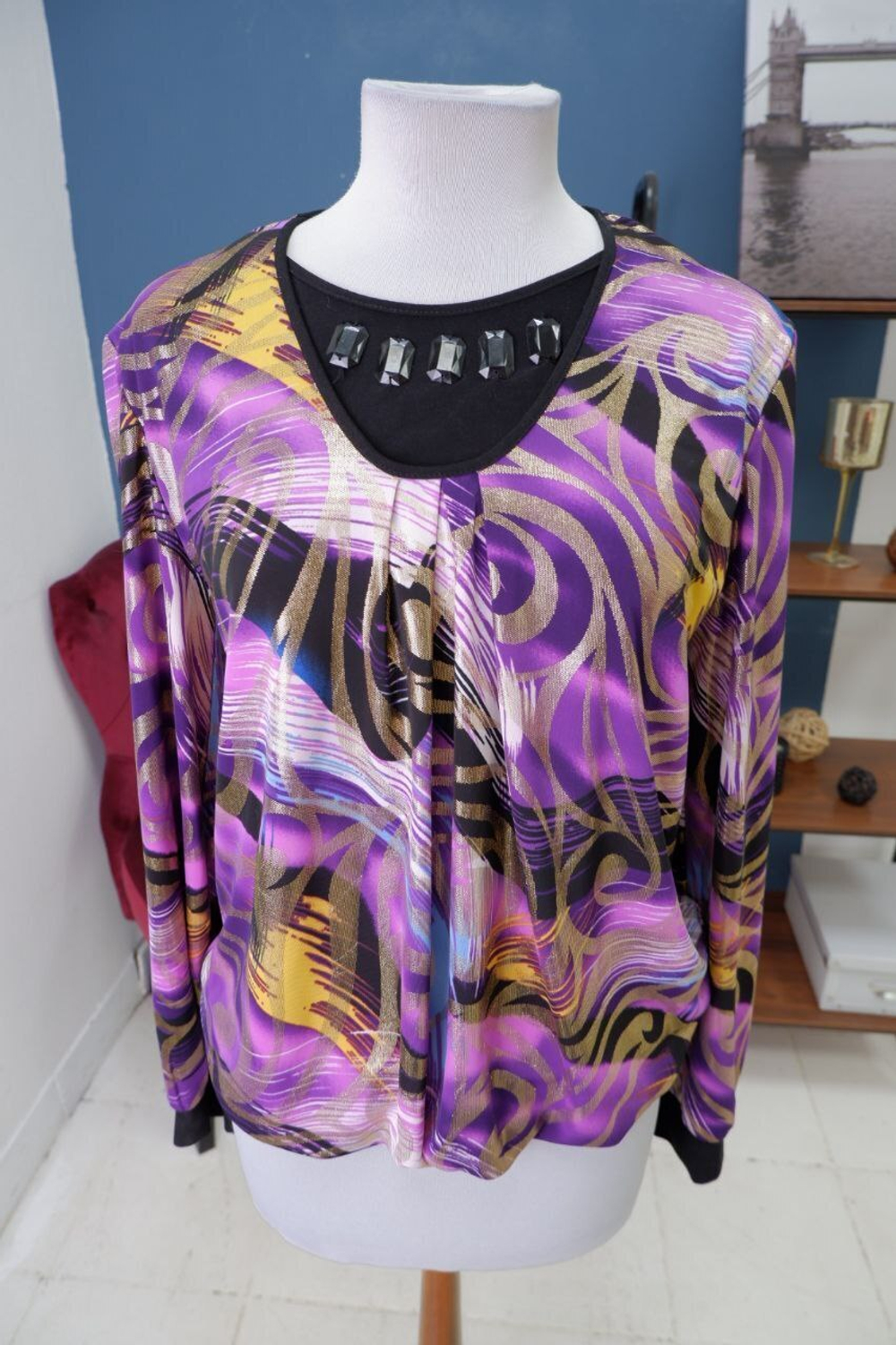 Блузка с ярким рисунком 48 размер