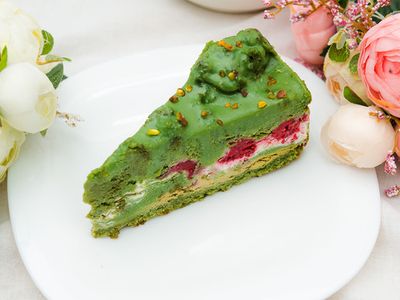 Торт фисташковый с малиной