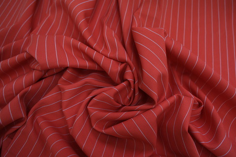 Костюмная полоска алая