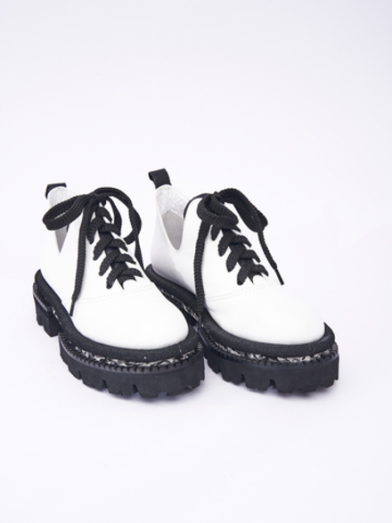 Туфли-лоферы белые