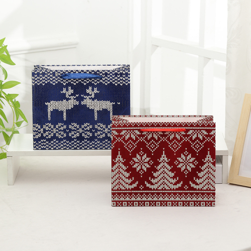 Пакет подарочный "Sweater" 22х18 см