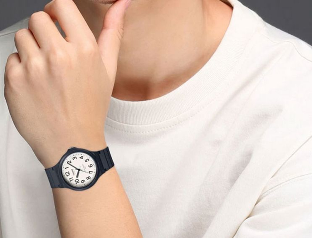 Мужские наручные часы Casio MW-240-7B