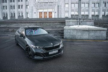 Сплиттер переднего бампера BMW 5-series G60 G68 i5 M sport 2024+ чёрный глянец