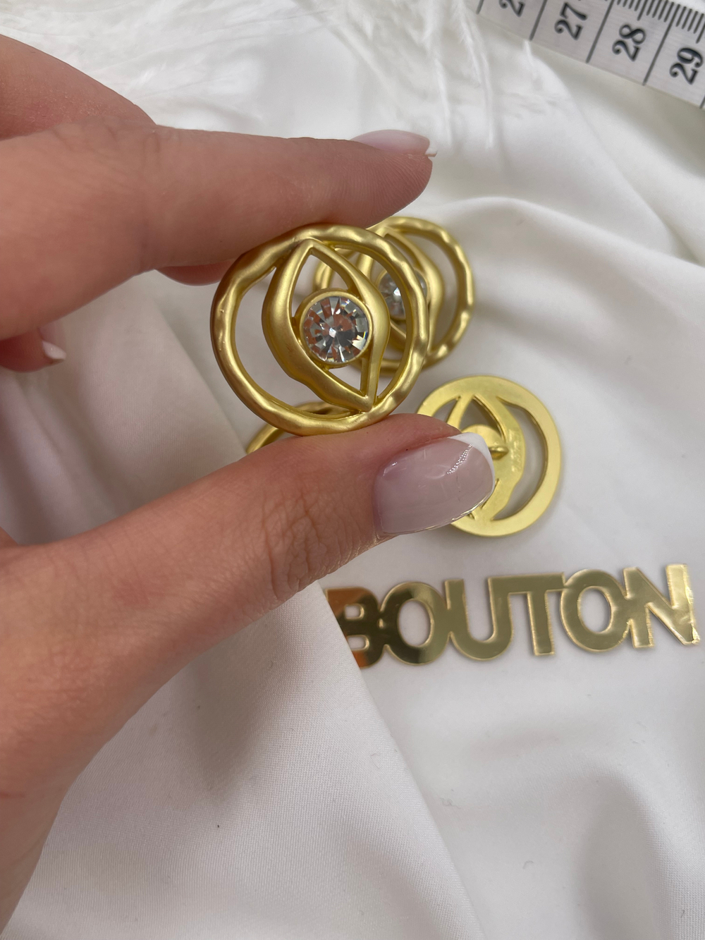 Пуговицы Скиапар. матовое светлое золото "Глаз" со стразом