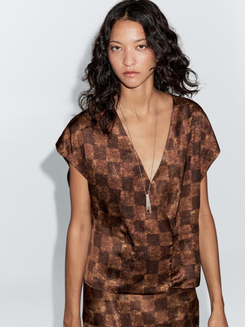 Massimo Dutti Атласный топ внахлест, металлик