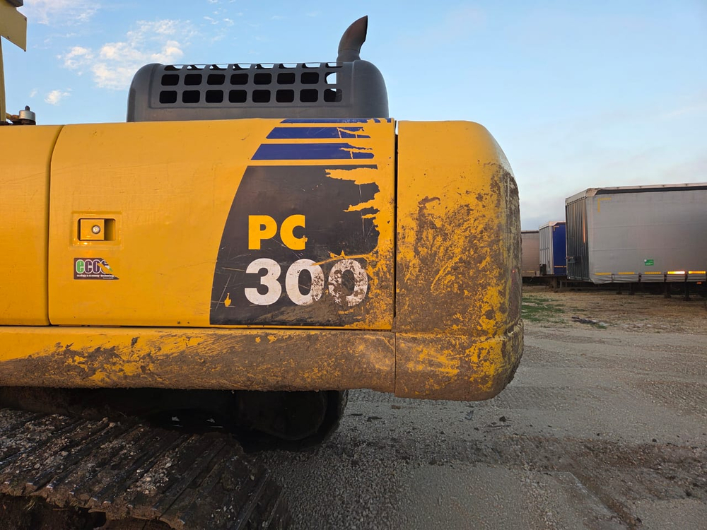 KOMATSU PC 300 Экскаватор PC 300-8M0	(Дизельный, 8,3 л, 255 л.с., АТ)