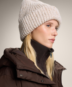 Oysho Вязаная шапка в крапинку, светло-бежевый