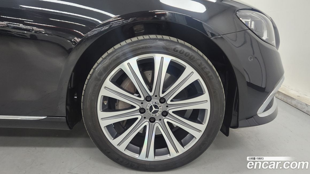 Mercedes-Benz E-Class W213 E300e 4MATIC Exclusive (12.2022)