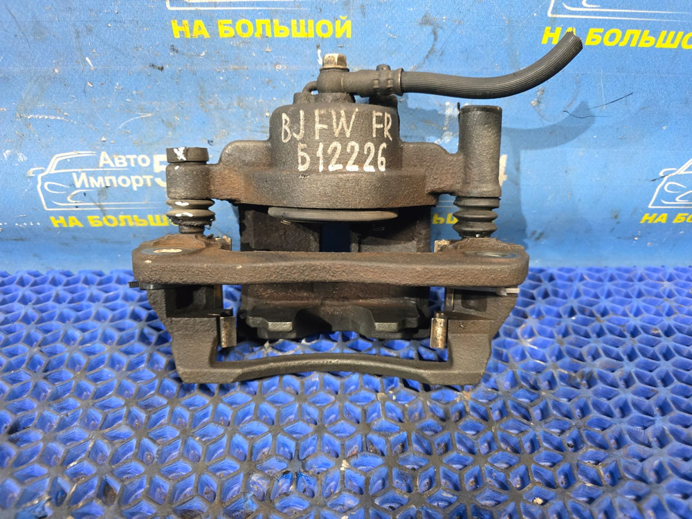 Суппорт тормозной передний правый MAZDA FAMILIA 1998-2003