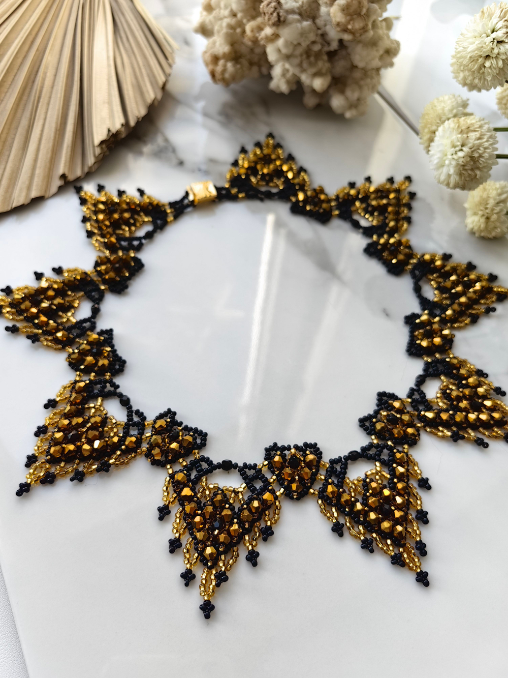 Колье "Огненные крылья" из бисера ручной работы