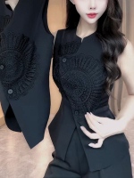 Женский брючный костюм с жилетом