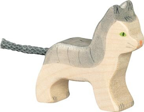 Кошка породы Хольцтигер, маленькая, серая.